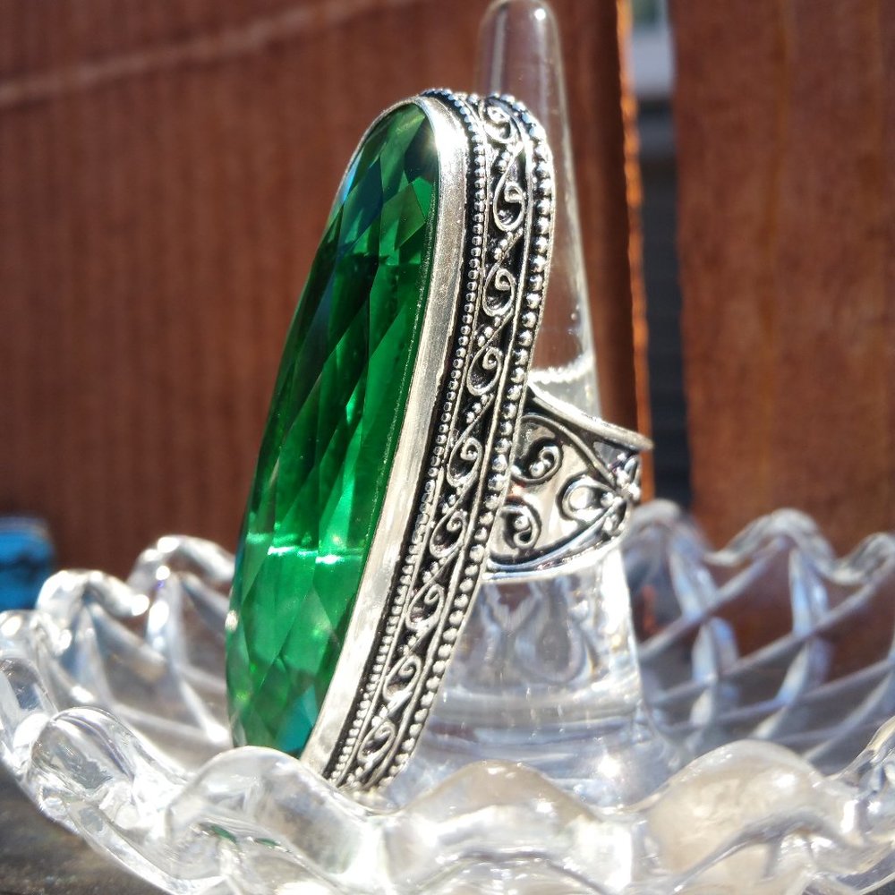 STUNNING GREEN TOPAZ  LONG BOARD RING   7.5